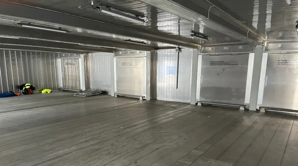 Modulaire koelcontainerinstallatie die samen een SuperStore-eenheid vormen.